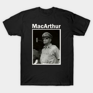 General Douglas MacArthur | WW2 T-Shirt